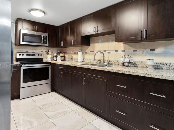 1850 W 56th St 2207, Hialeah FL 33012