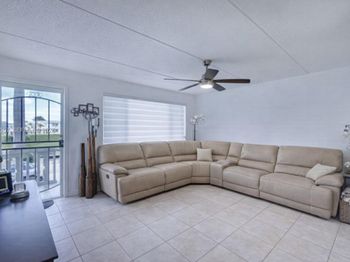400 W Village Green Cir W
