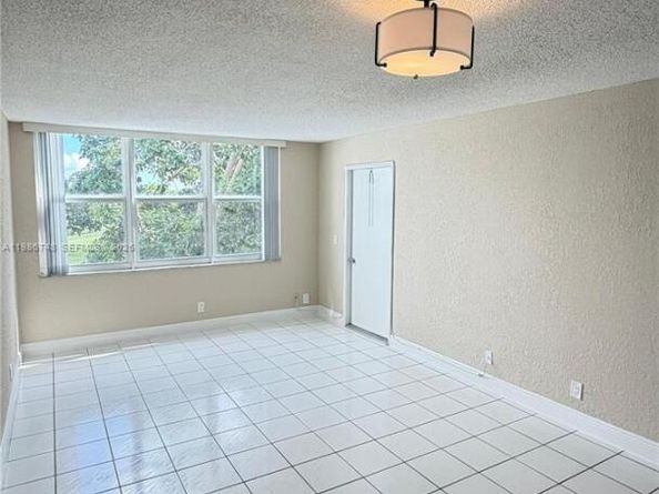9461 Evergreen Pl 305, Davie FL 33324