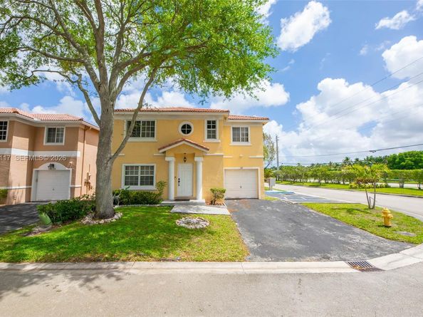 10 NW 110th Ave, Plantation FL 33324