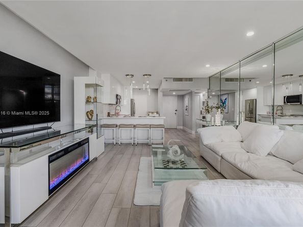 100 Lincoln Rd 323, Miami Beach FL 33139