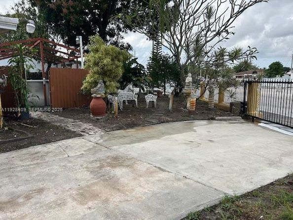 1060 Oriental Blvd, Opa-Locka FL 33054