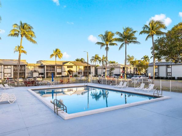 20741 NE 4th Ct 207, Miami FL 33179