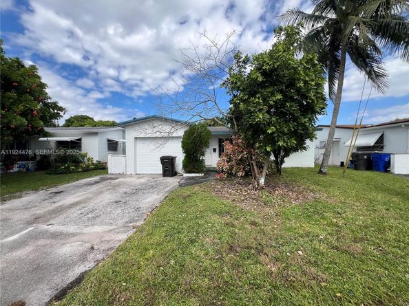 4827 NW 43rd Ct, Lauderdale Lakes FL 33319