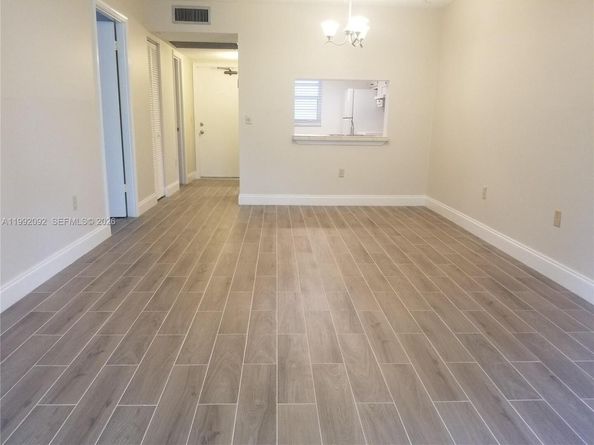9410 Poinciana Pl 101, Davie FL 33324