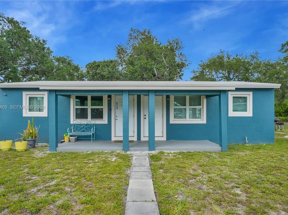 2113 NW 93rd St, Miami FL 33147