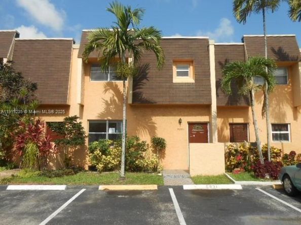 5831 Blueberry Ct 80, Lauderhill FL 33313
