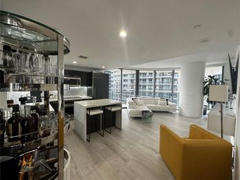 45 SW 9th St