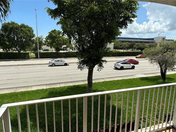 250 NW 107th Ave 202, Miami FL 33172