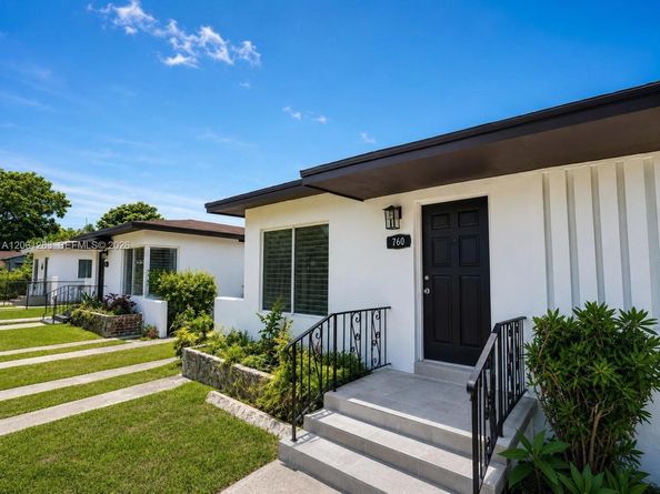 760-762 NW 52nd St, Miami FL 33127