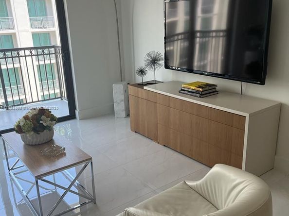 301 Altara Ave 805, Coral Gables FL 33146