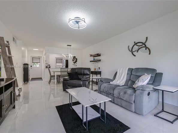 4701 NW 34th St 502, Lauderdale Lakes FL 33319