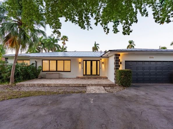 1141 N Northlake Dr, Hollywood FL 33019