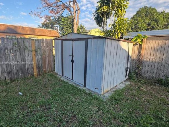 20769 NW 41st Ave Rd, Miami Gardens FL 33055