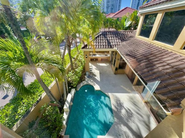 3728 NE 208th Ter, Aventura FL 33180