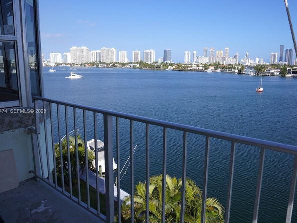 16570 NE 26th Ave 5G BOAT SLIP INCLUDED, North Miami Beach FL 33160