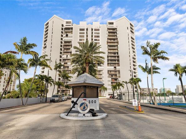 300 Three Islands Blvd 417, Hallandale Beach FL 33009