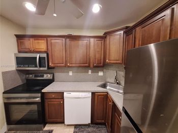 3119 E Oakland Shores Dr