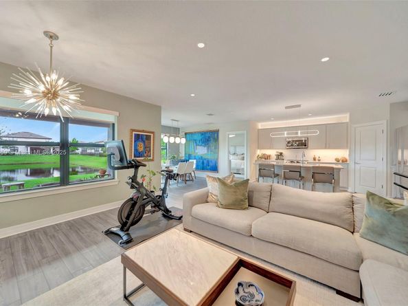 2941 Shortleaf Ave, Lauderdale Lakes FL 33311