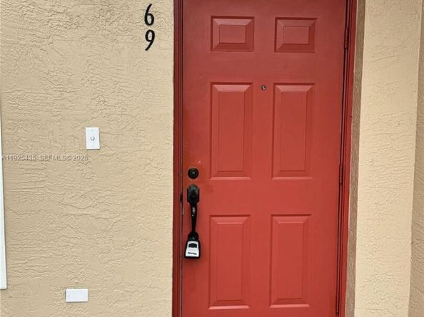 669 NW 42nd Ave, Plantation FL 33317