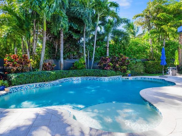 100 NE 123rd St, North Miami FL 33161