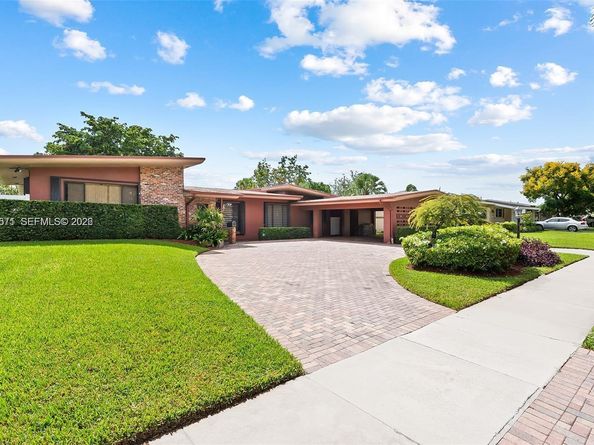 811 N Highland Dr, Hollywood FL 33021