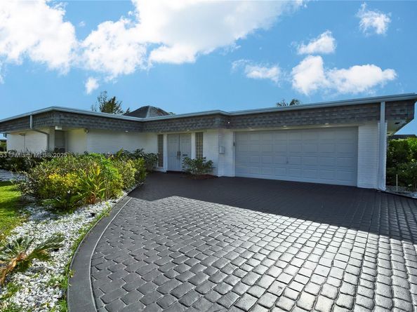 5602 White Cedar Ln, Tamarac FL 33319