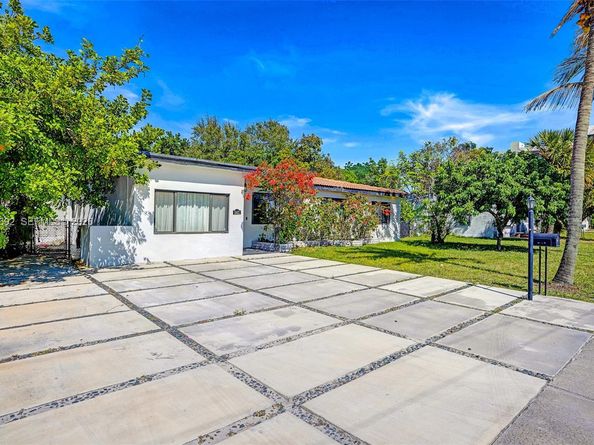 2421 NE 187th St, Miami FL 33180