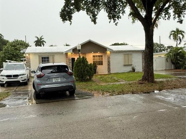 1031 NE 142nd St, North Miami FL 33161