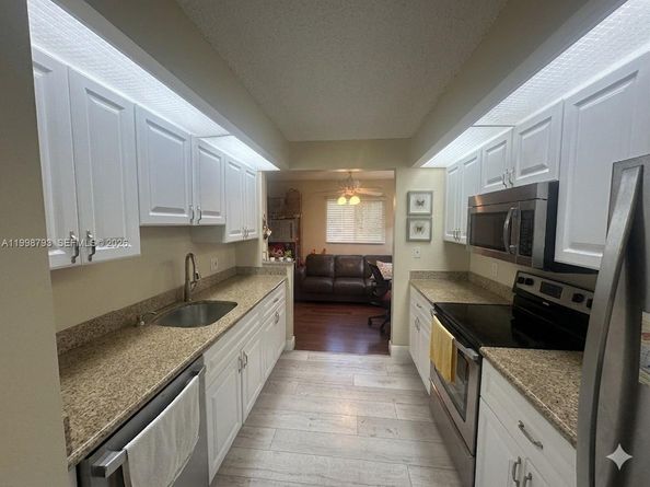 1600 SW 127th Way 101C, Pembroke Pines FL 33027