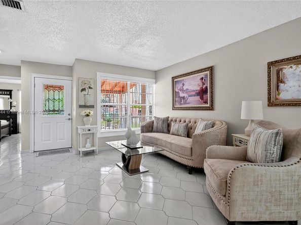 6570 W 2nd Ct 19C, Hialeah FL 33012