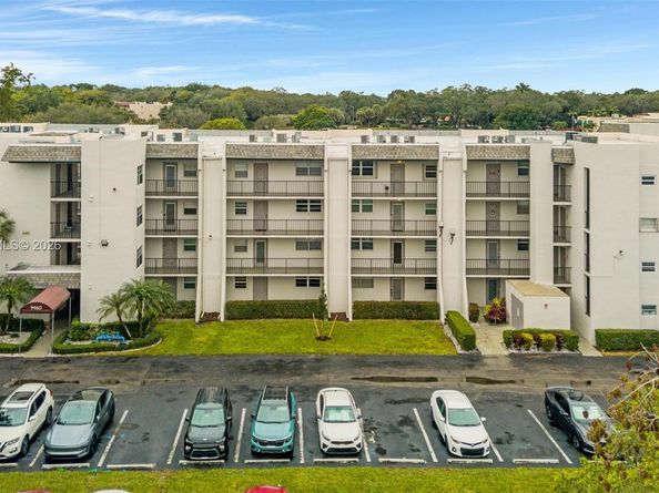 9460 Poinciana Pl 404, Davie FL 33324