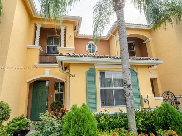983 NE 42nd Pl, Homestead FL 33033