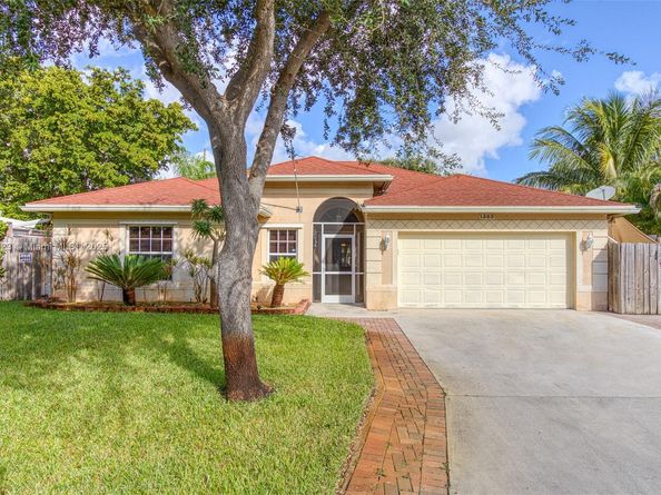 1383 NE 27th St, Pompano Beach FL 33064
