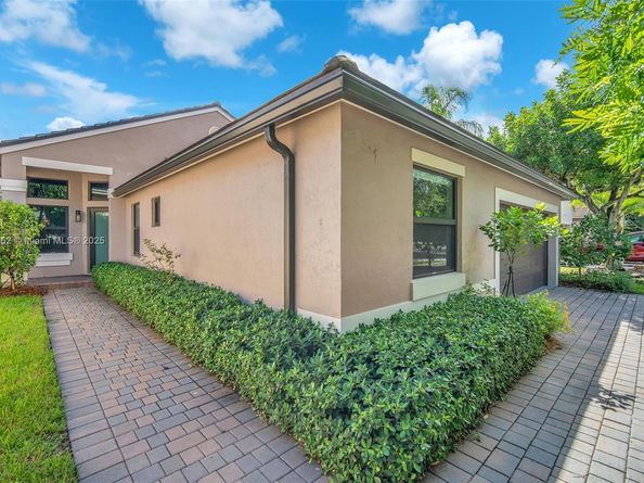 225 E Bayridge Dr, Weston FL 33326