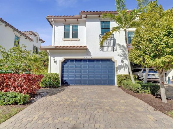 11353 SW 13th St, Pembroke Pines FL 33025