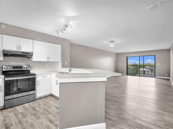 2112 S Cypress Bend Dr 802, Pompano Beach FL 33069