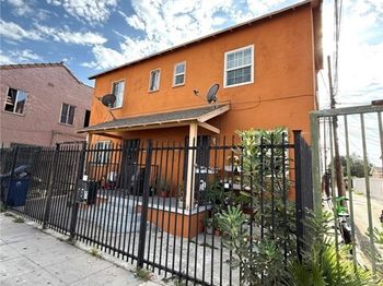 6117 S Hoover