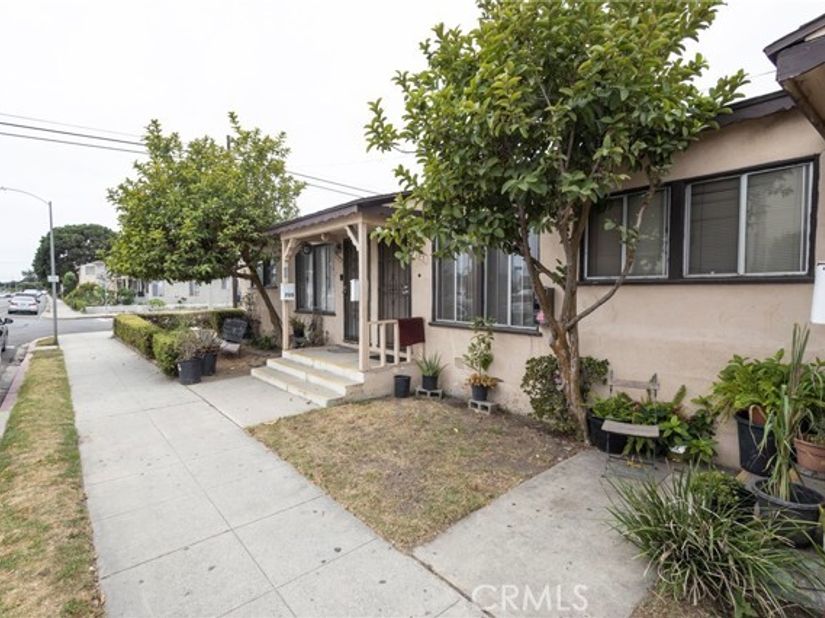 705 McDonald Avenue, Wilmington (los Angeles) CA 90744