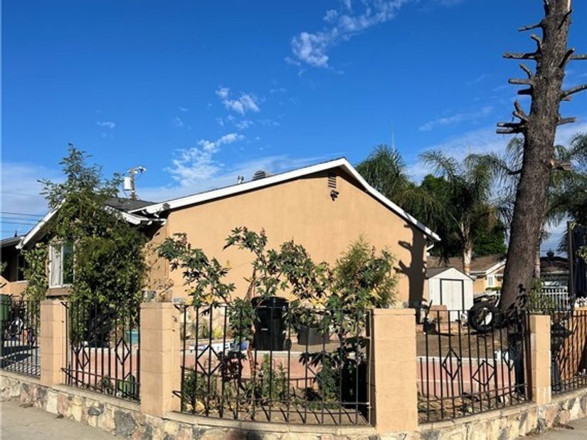 11826 Fellows, San Fernando CA 91340