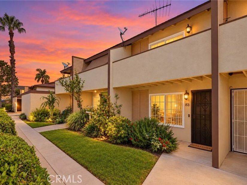 521 S Lyon 83, Santa Ana CA 92701