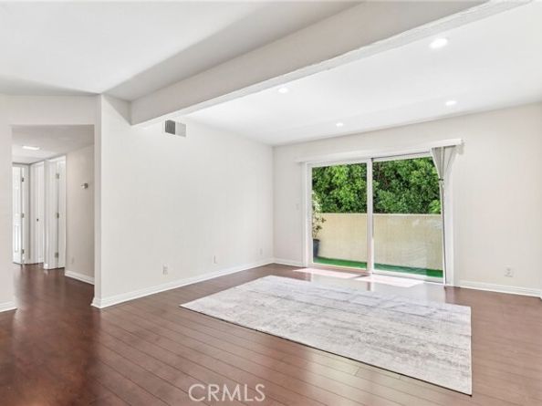 10636 Woodley 43, Granada Hills (los Angeles) CA 91344