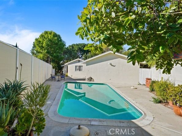 8636 Delco, Winnetka (los Angeles) CA 91306