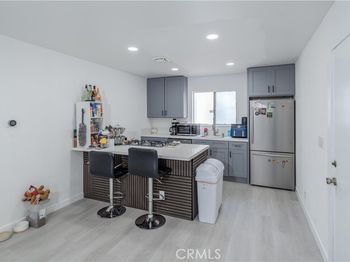 2803 S Fairview
