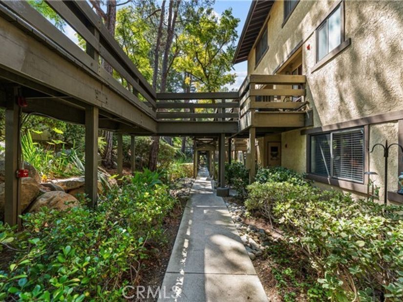 1052 Seco 104, Pasadena CA 91103