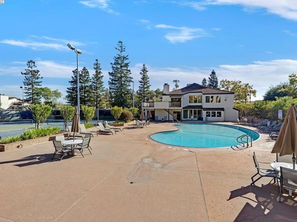 21117 Gary Dr 217, Hayward CA 94546