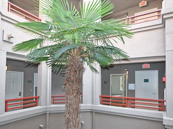 280 Caldecott Ln 221, Oakland CA 94618