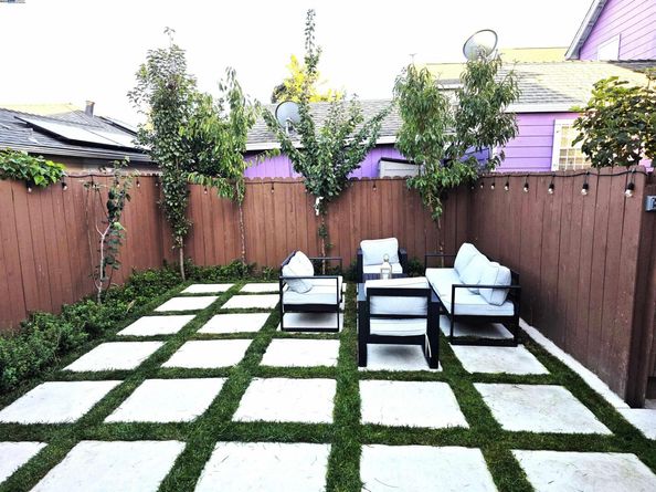 10468 West Court, Oakland CA 94603