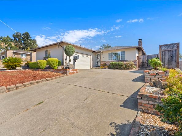 677 Fairway St, Hayward CA 94544