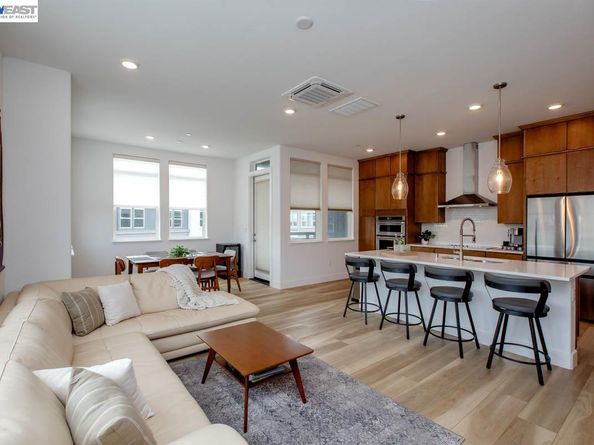 2885 Tradewind Dr, Alameda CA 94501